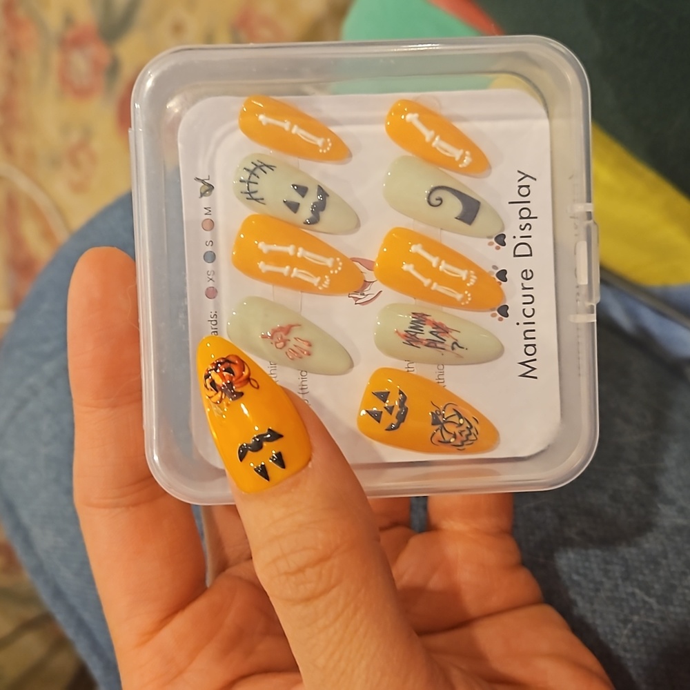Large holiday Halloween pumpkin press on nails